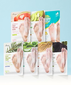 A foot exfoliating pack that easily peels away hardened dead skin. 